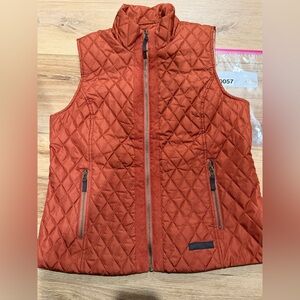 Bass Quilted Zip-Front Vest in Rust